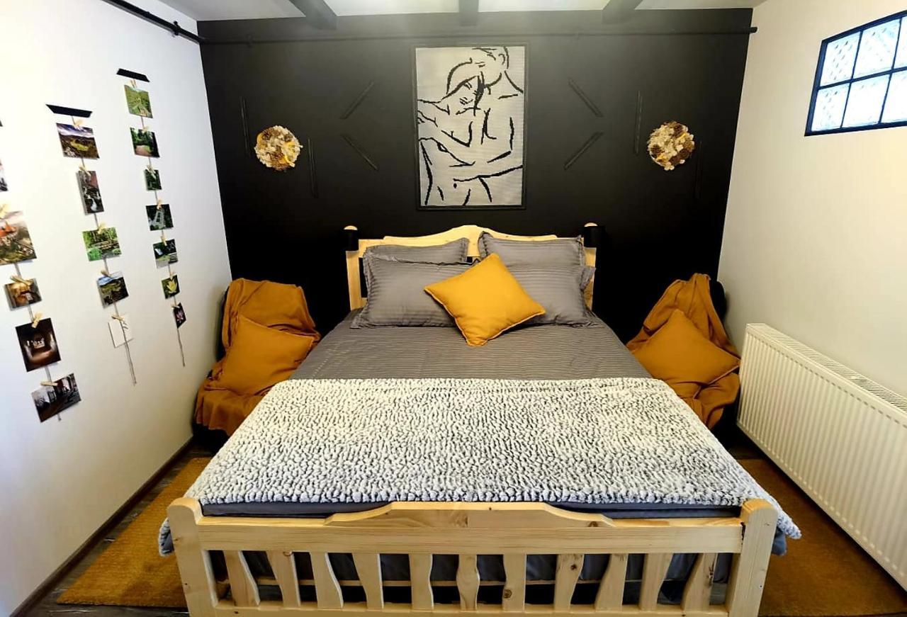 Ferienwohnung Night Lotus Hunedoara Exterior foto